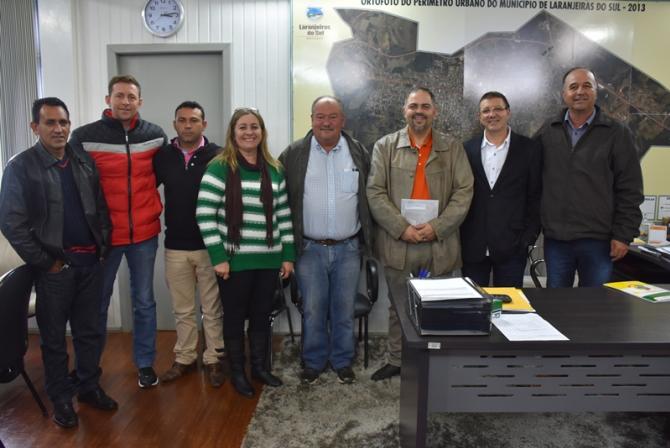 Vereadores participam de reunião com dep. Artagão